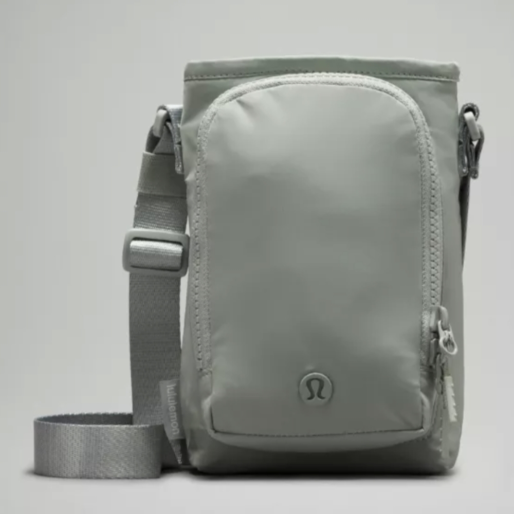 Lululemon Water bottle Crossbody with Front Pocket 2L